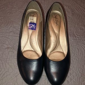 Navy heels